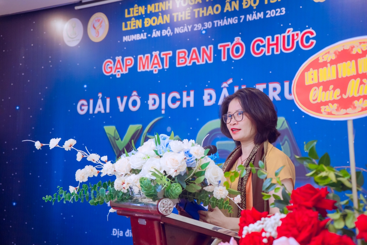 Bà Đặng Thị Hồng Nhung, Phó Chủ tịch kiêm Tổng thư ký Liên đoàn Yoga Việt Nam, phát biểu