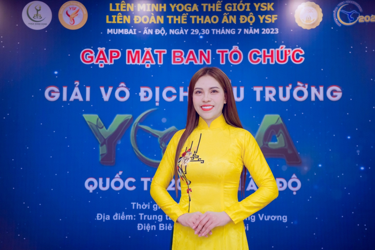 Bà Vũ Hồng Yến - Chủ tịch Liên minh Yoga Sống khỏe thế giới, Trưởng BTC