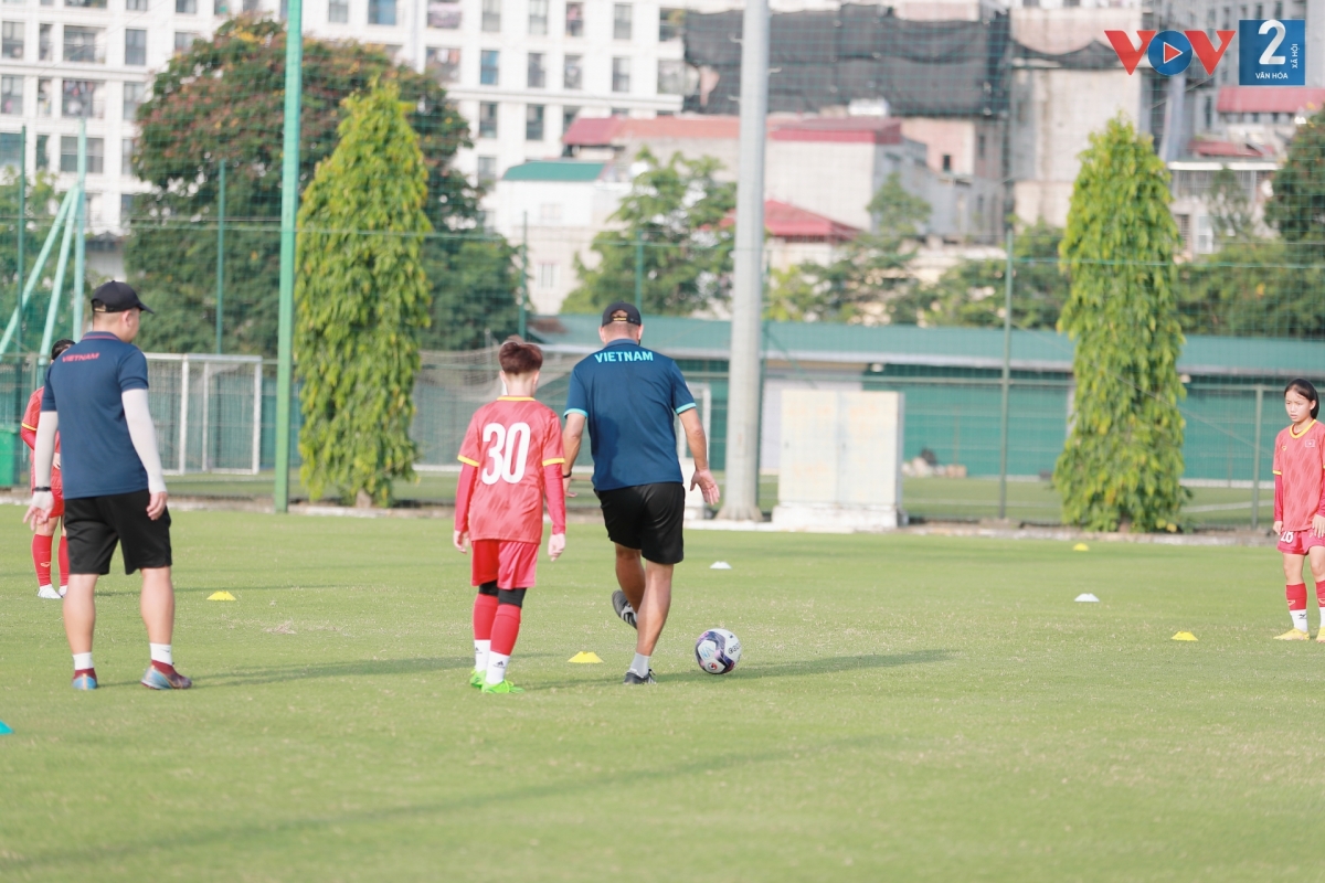 Chiến lược gia người Nhật Bản dành nhiều thời gian hướng dẫn kỹ thuật cho các học trò, bởi theo ông kỹ thuật là điểm mấu chốt giúp bóng đá Việt Nam phát triển