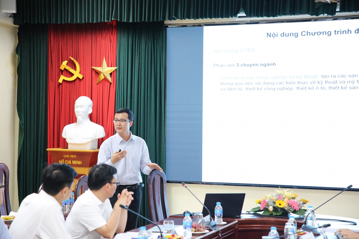 TS. Phan Hải Đăng – Khoa Công nghệ Xây dựng – giao thông ( Trường ĐH Công nghệ ĐHQGHN )  trình bày báo cáo