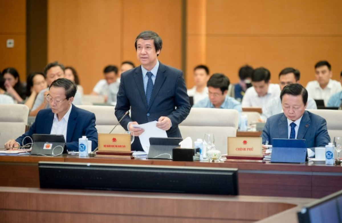 Bộ trưởng Bộ Giáo dục và đào tạo Nguyễn Kim Sơn phát biểu tại phiên giám sát