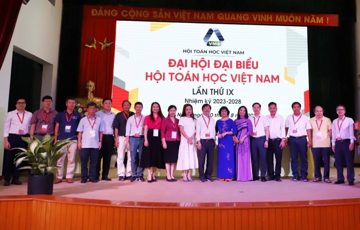 Ban chấp hành Hội Toán học Việt Nam, nhiệm kỳ 2023-2028 ra mắt tại Đại hội