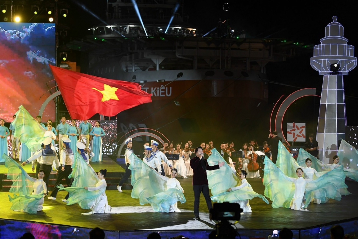 NSUT Đăng Dương biểu diễn tại chương trình chính luận nghệ thuật "Mạnh giàu từ biển quê hương" do VOV tổ chức. Ảnh do nhân vật cung cấp