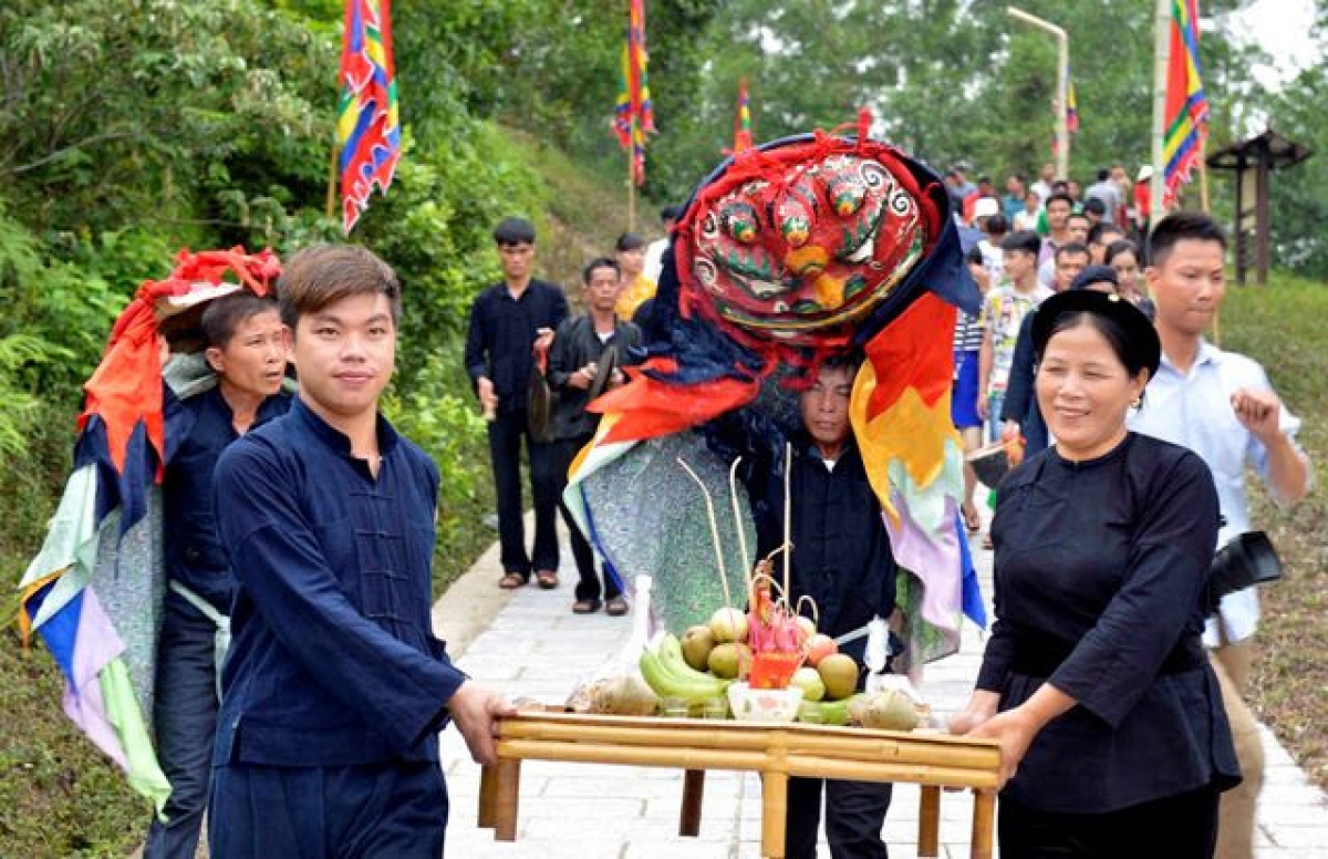 Đi đón dâu trong lễ cưới của người Nùng ở Lạng Sơn
