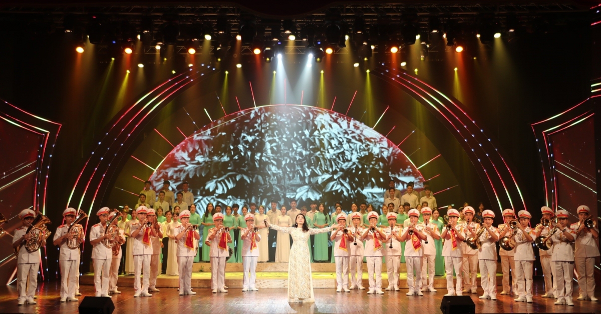 Chương trình nghệ thuật "Giai điệu Tổ quốc" được coi là một ngày lễ lớn của Ngành Văn hóa cũng như các văn nghệ sĩ.