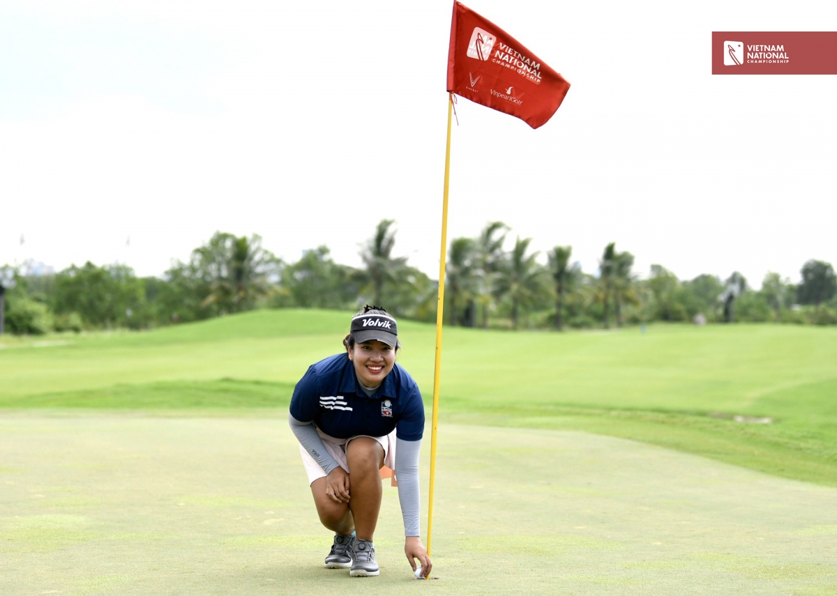 Phạm Thị Kim Chi ghi điểm HIO đầu tiên tại giải golf VĐQG cúp Vinfast 2023