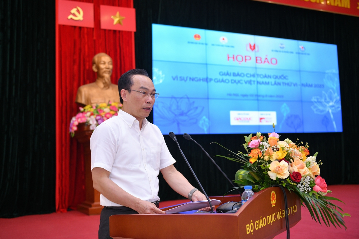 Thứ trưởng Bộ GD-ĐT Hoàng Minh Sơn phát biểu tại buổi lễ