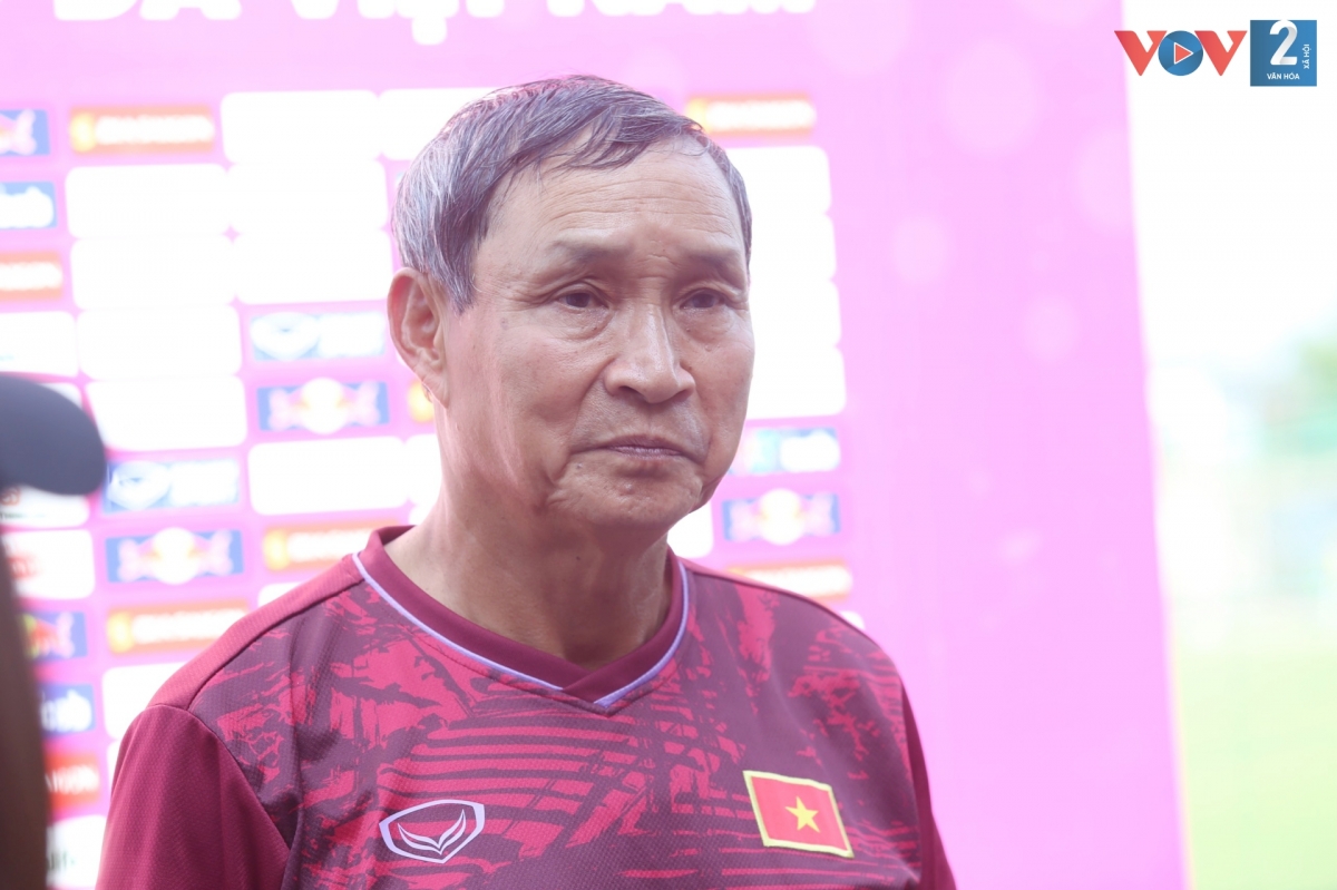 HLV Mai Đức Chung cho rằng bóng đá nữ Việt Nam cần phát triển ngay trong học đường