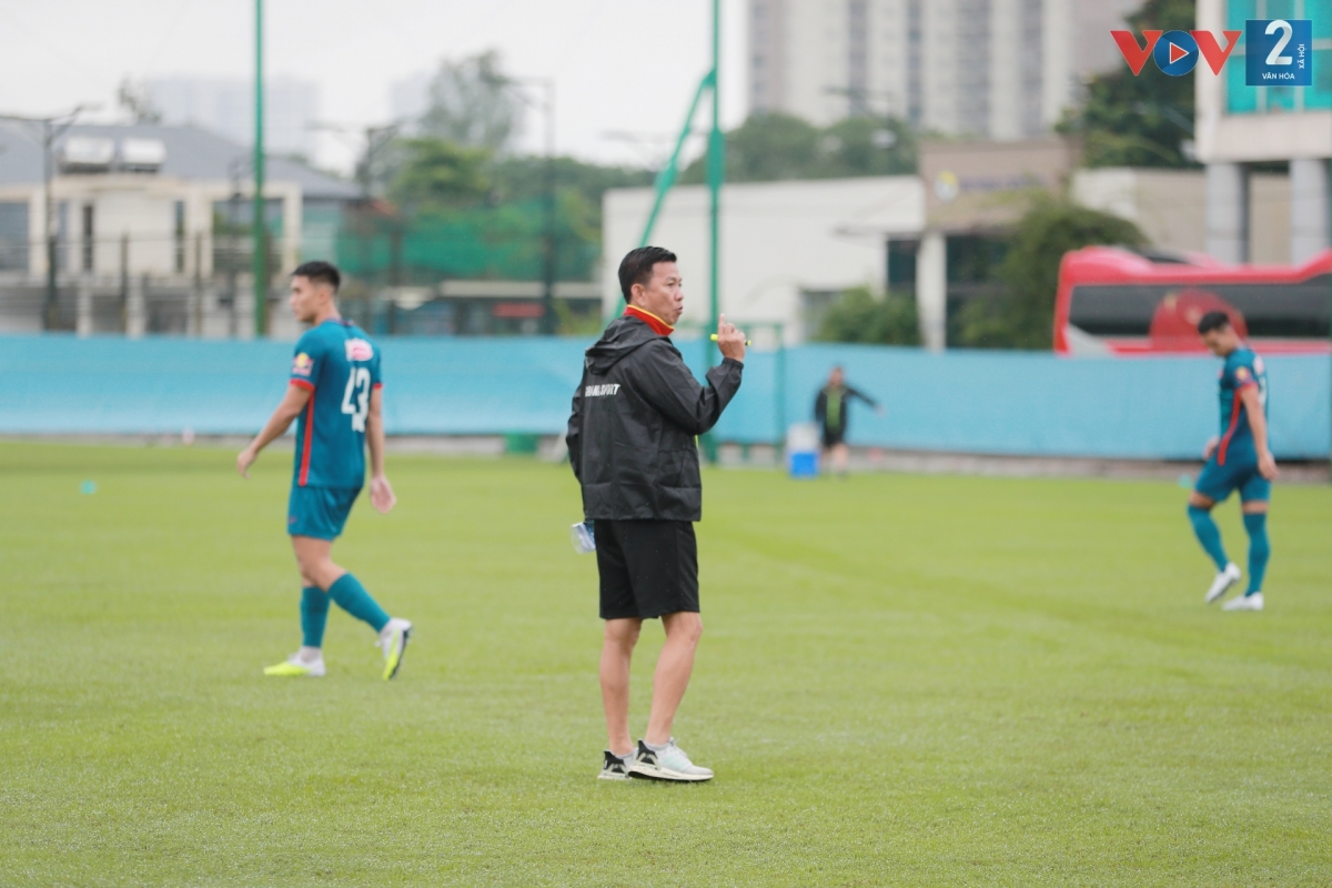 HLV Hoàng Anh Tuấn còn 2 ngày hoàn thiện, lắp ráp đội hình trước khi tuyển Olympic Việt Nam lên đường sang Hàng Châu, Trung Quốc tham dự Asiad 19.