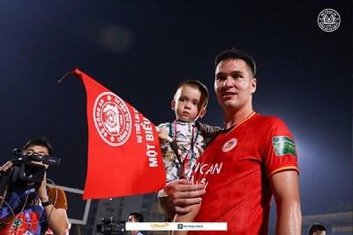 Filip Nguyễn giành chức vô địch V-League 2023 với CAHN - Ảnh: CLB CAHN 