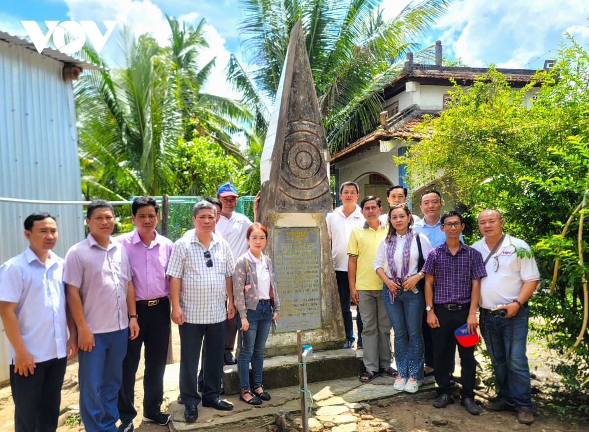 Nhân dịp kỷ niệm ngày thành lập Đài Tiếng nói Việt Nam, CQTT khu vực ĐBSCL có chuyến về nguồn tại xã Tân Bằng