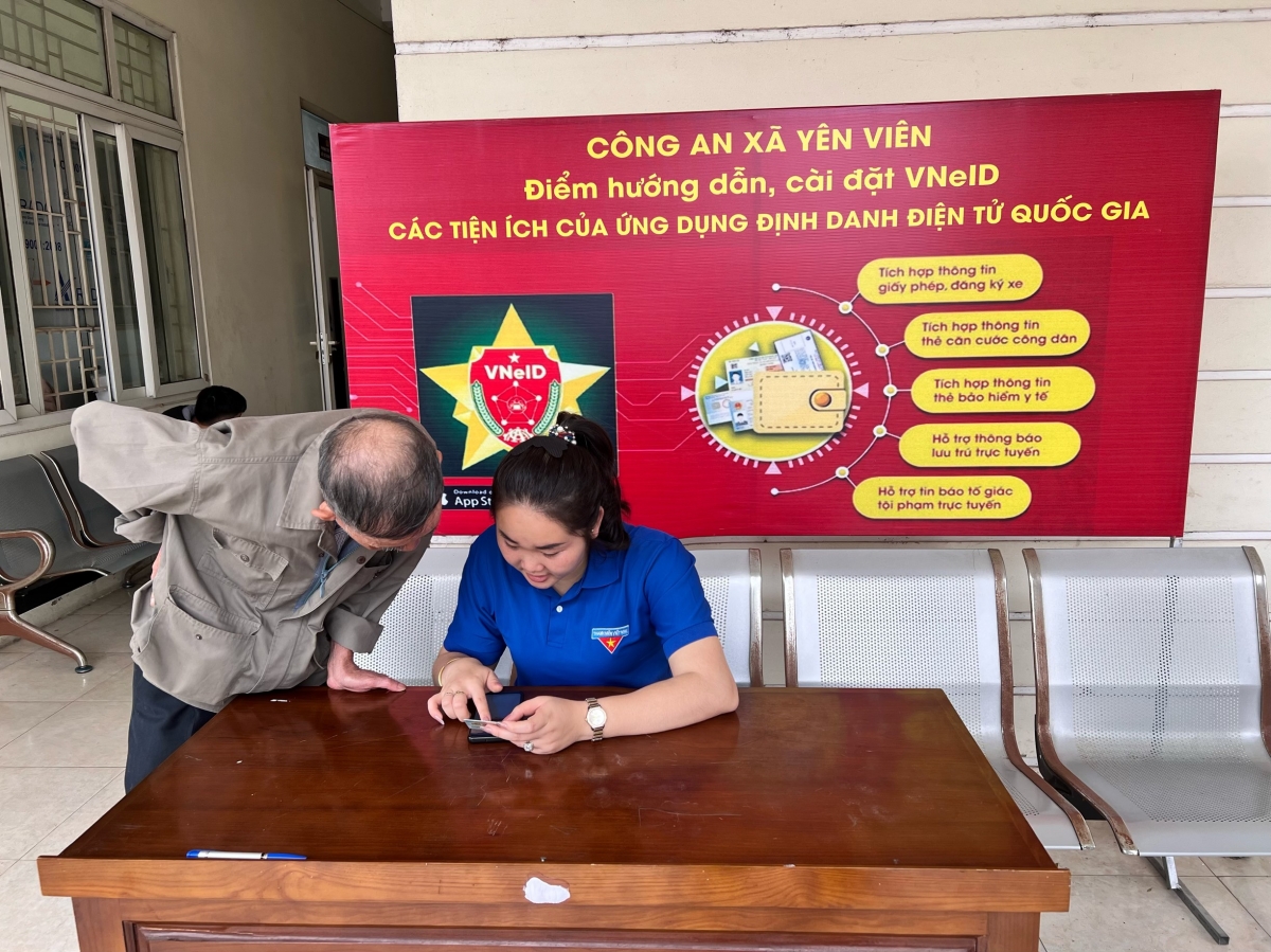 Phụ trách công tác đoàn ở cơ sở nhưng khi có yêu cầu, chị Trần Thị Thương Thương có thể hỗ trợ các phần việc của UBND xã Yên Viên nhờ có nghiệp vụ công tác xã hội.