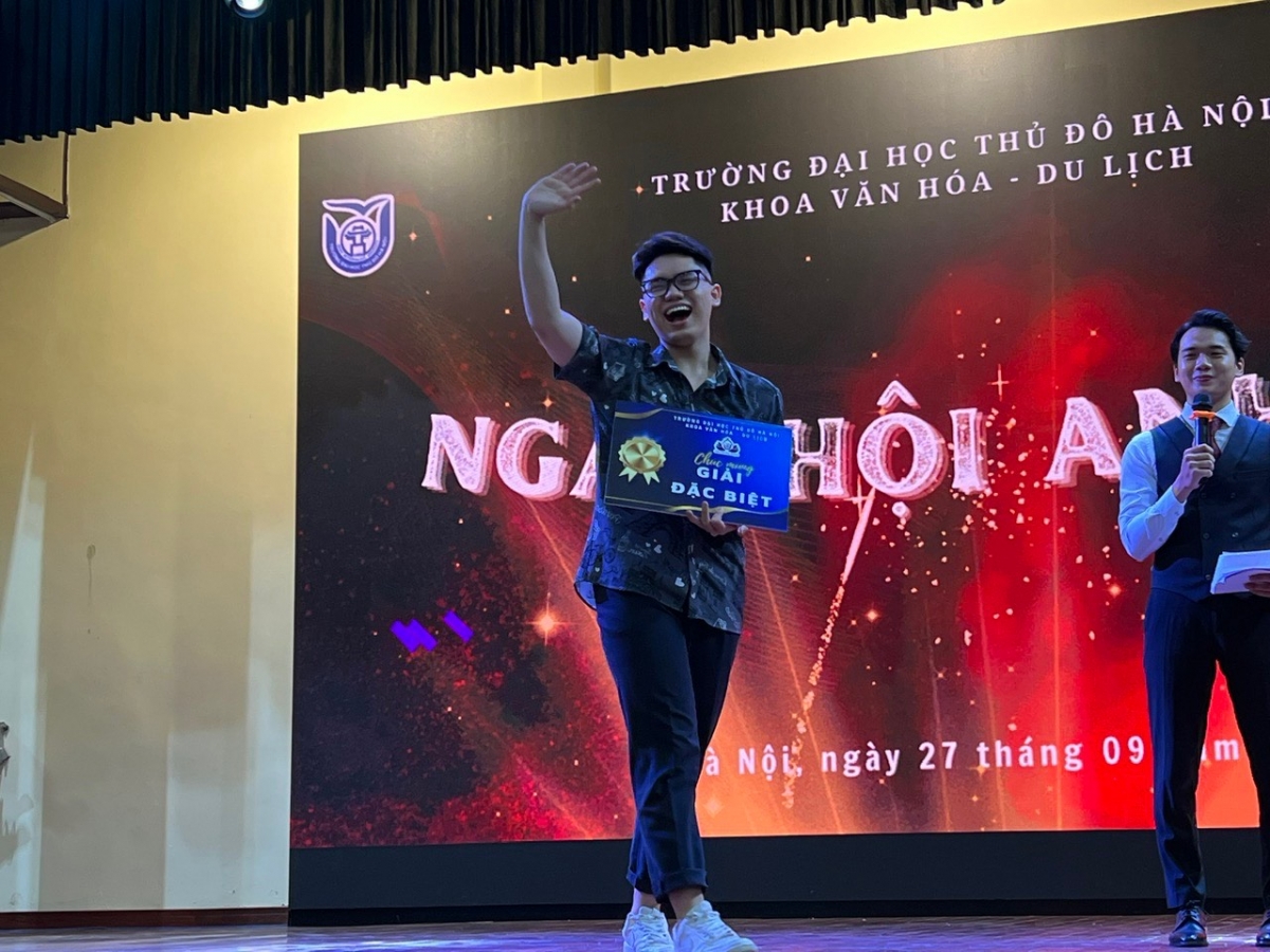 Sinh viên Nguyễn Trọng Hiếu, lớp Quản trị dịch vụ du lịch và lữ hành D2022C giành giải Đặc biệt
