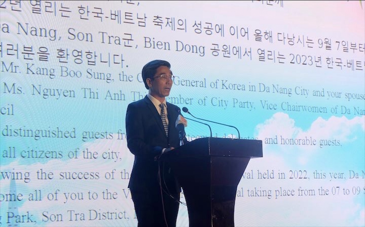 Ông Trần Chí Cường- Phó Chủ tịch UBND TP. Đà Nẵng phát biểu tại Lễ hội Việt Nam-Hàn Quốc tổ chức tại Đà Nẵng