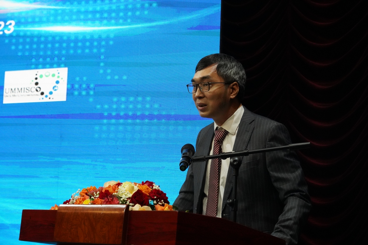 PGS.TS Lê Minh Hà - Giám đốc điều hành Viện Nghiên cứu cao cấp về Toán phát biểu tại Hội thảo 
