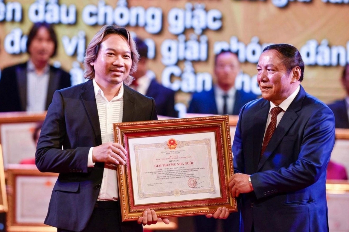 Ngày 19/5, lễ trao Giải thưởng Hồ Chí Minh, Giải thưởng Nhà nước về Văn học nghệ thuật được trang trọng tổ chức tại Nhà hát Lớn, Hà Nội