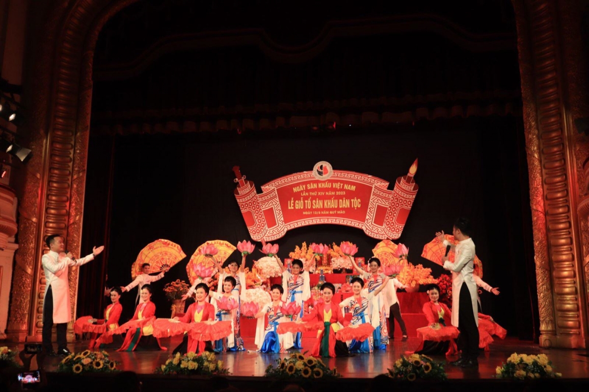 Biểu diễn nghệ thuật mừng Ngày Sân khấu Việt Nam