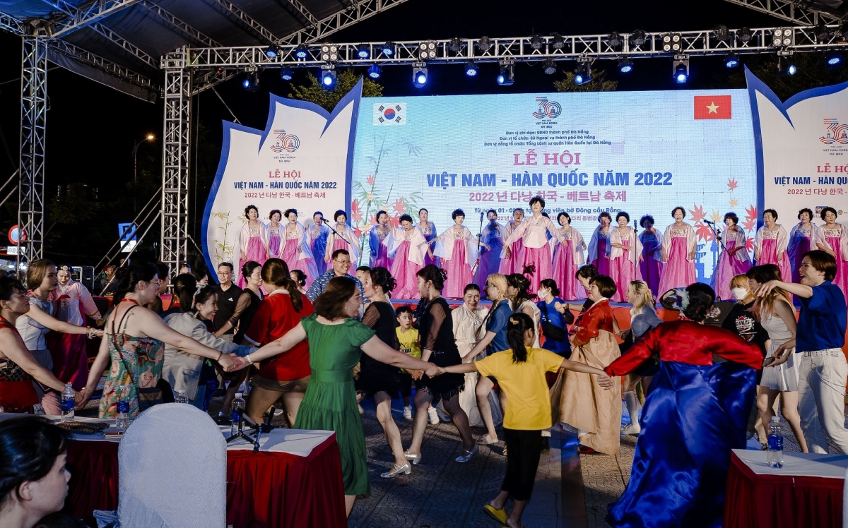 Người dân và du khách tham dự Lễ hội Việt Nam - Hàn Quốc năm 2022