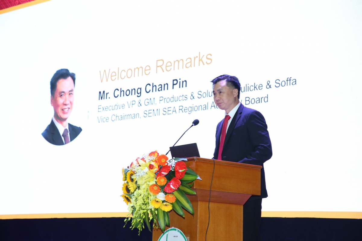 Ông Chong Chan Pin - Phó Chủ tịch Hiệp hội thiết bị và bán dẫn toàn cầu (SEMI) phát biểu tại Hội nghị 