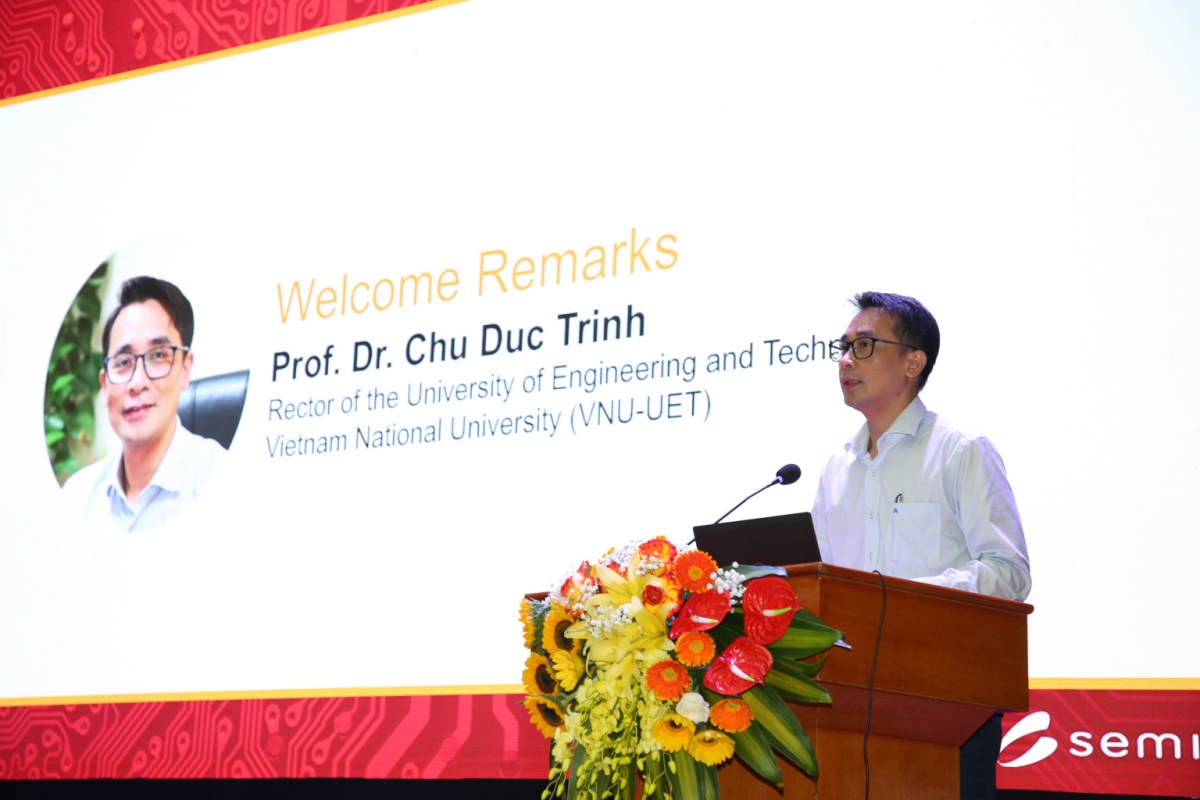 GS.TS Chử Đức Trình - Hiệu trưởng Trường Đại học Công nghệ (ĐHQGHN) phát biểu tại Hội nghị 
