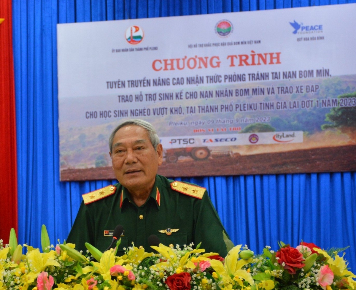 AHLLVTND Trung tướng Nguyễn Đức Soát, Chủ tịch Hộ Hỗ trợ khắc phục hậu quả bom mìn Việt Nam. Ảnh: Linh Oanh
