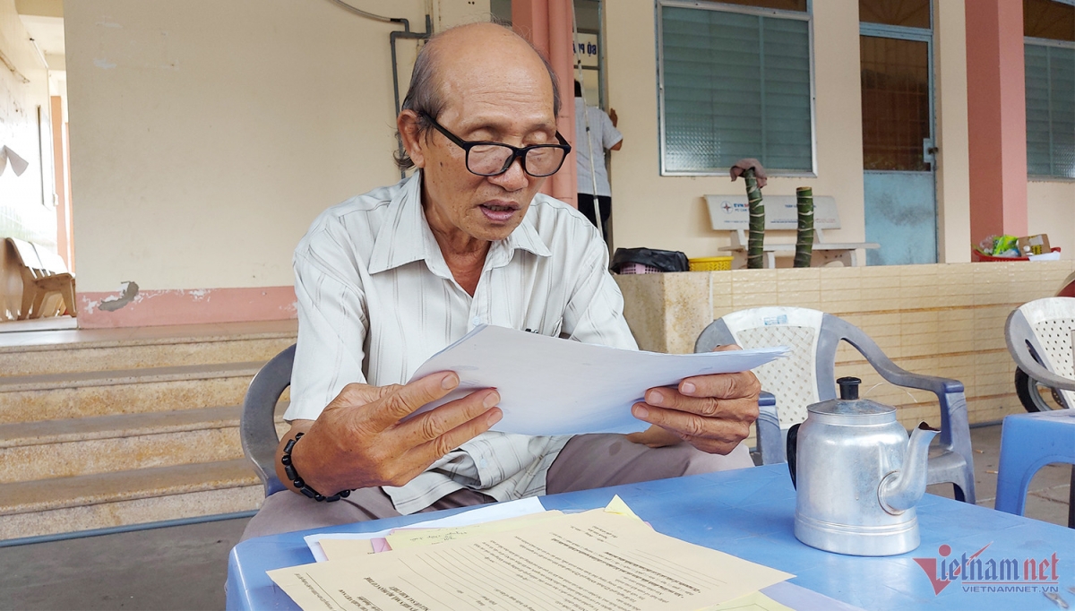 Ông Quảng chia sẻ câu chuyện hiến xác cho y học với phóng viên