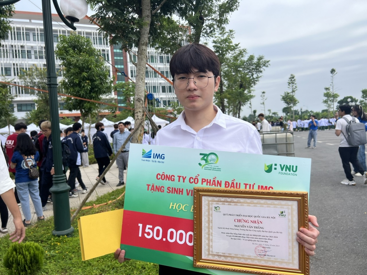 Nguyễn Văn Thắng - sinh viên trường ĐH Công nghệ được nhận học bổng tài năng 150 triệu đồng 