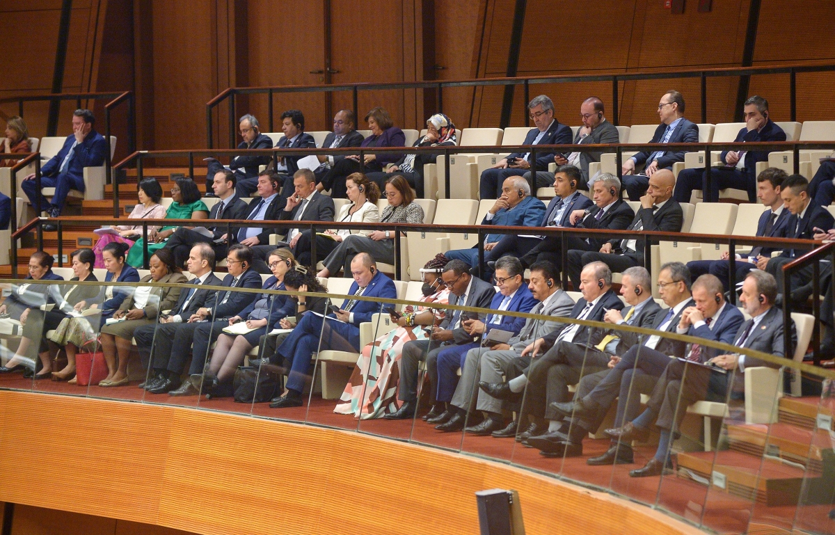 Phiên khai mạc Kỳ họp thứ 6, Quốc hội khóa XV  có sự tham dự của một số vị khách quốc tế