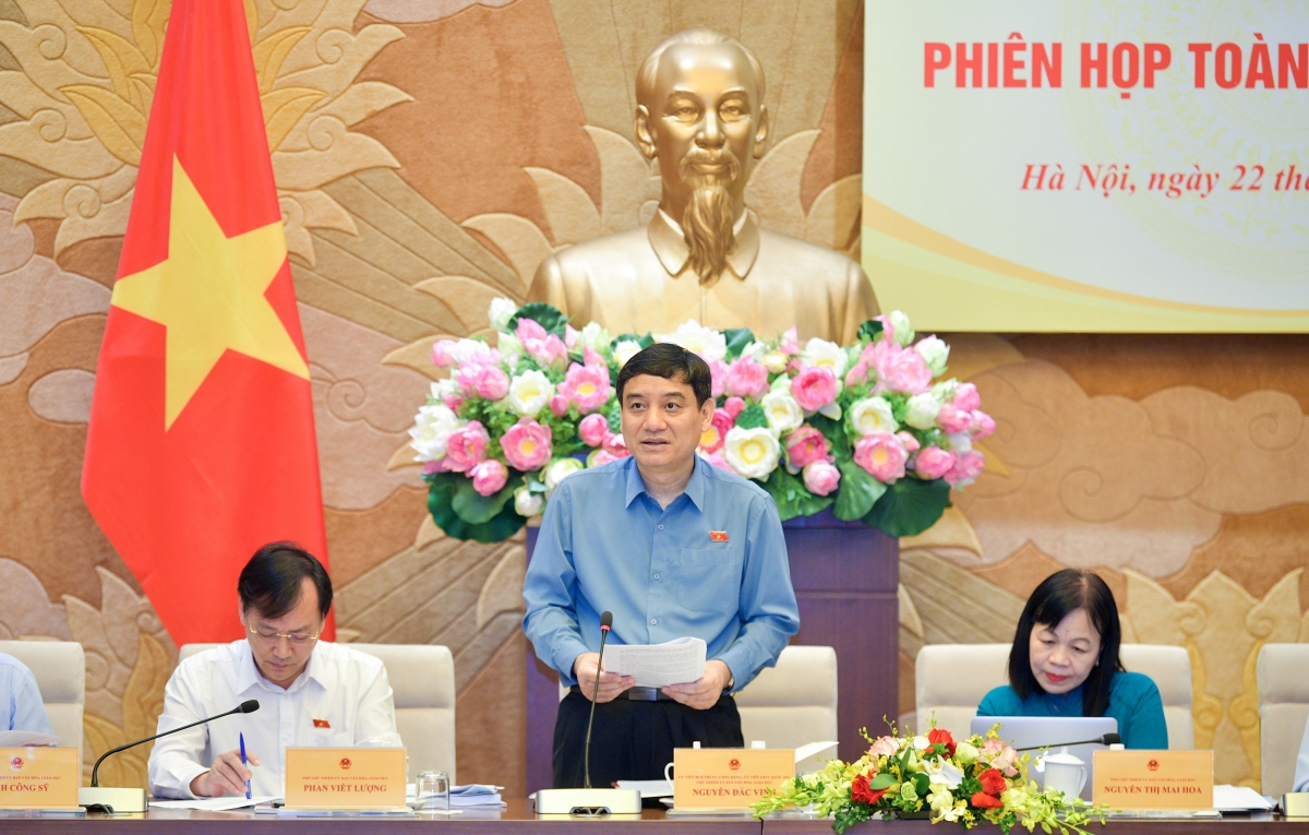 Ông Nguyễn Đắc Vinh, Chủ nhiệm Ủy ban Văn hóa, Giáo dục phát biểu khai mạc phiên họp