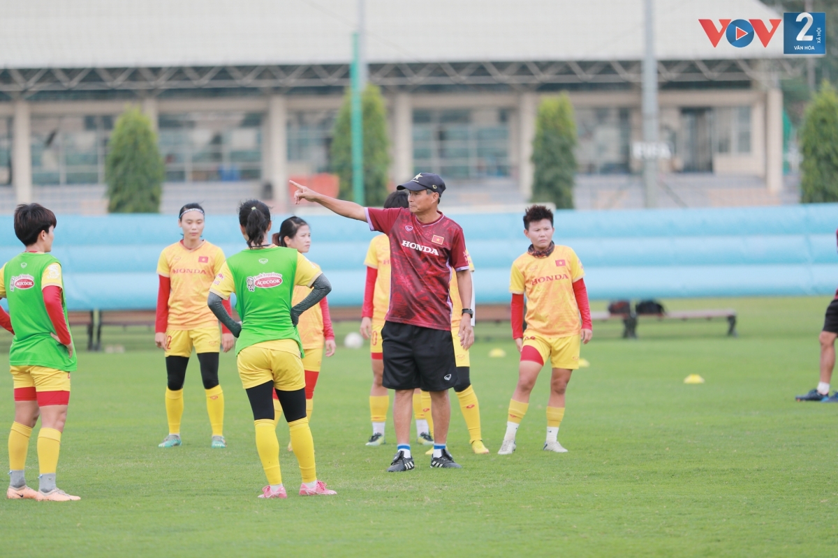 Vỏn vẹn có 5 CLB tham gia giải bóng đá nữ VĐQG khién việc tuyển chọn cầu thủ cho đội tuyển nữ quốc gia gặp nhiều vất vả