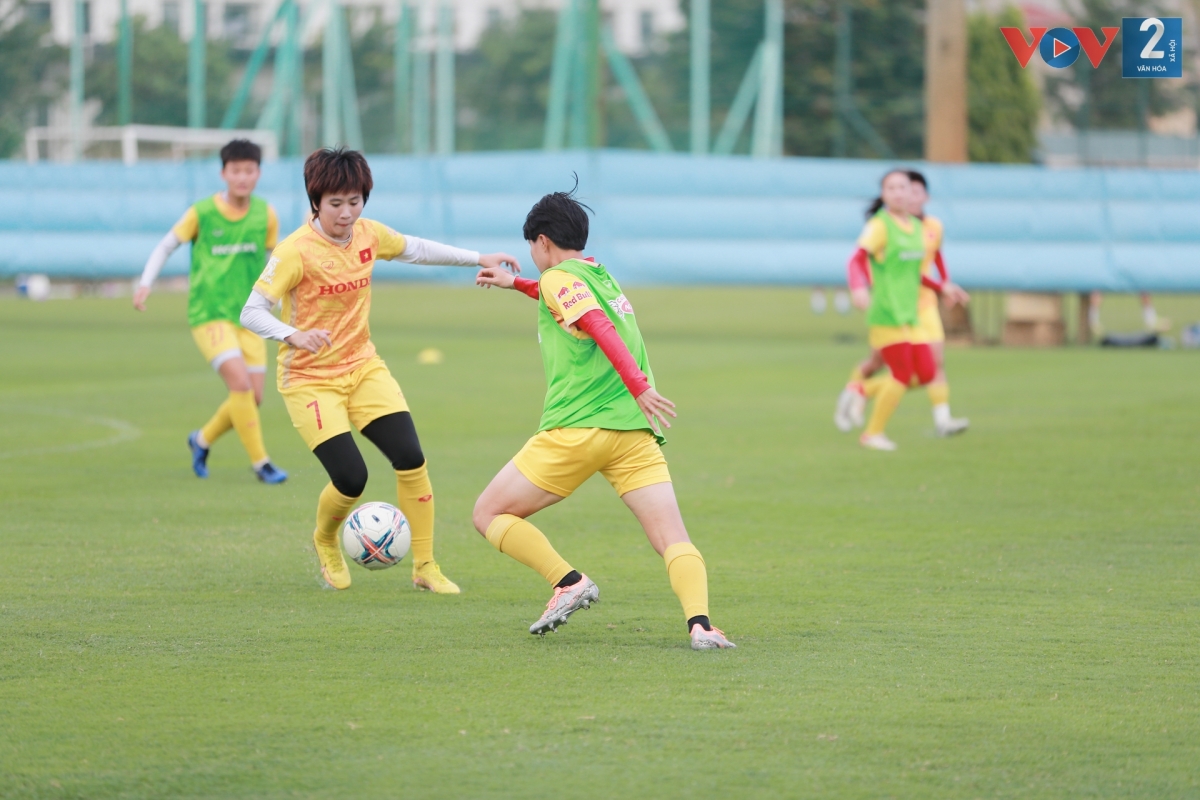 ĐT nữ Việt Nam đã có hơn 2 tuần rèn luyện với cường độ cao tại Trung tâm đào tạo bóng đá trẻ Việt Nam để chuẩn bị tham dự VL 2 Olympic Paris 2024