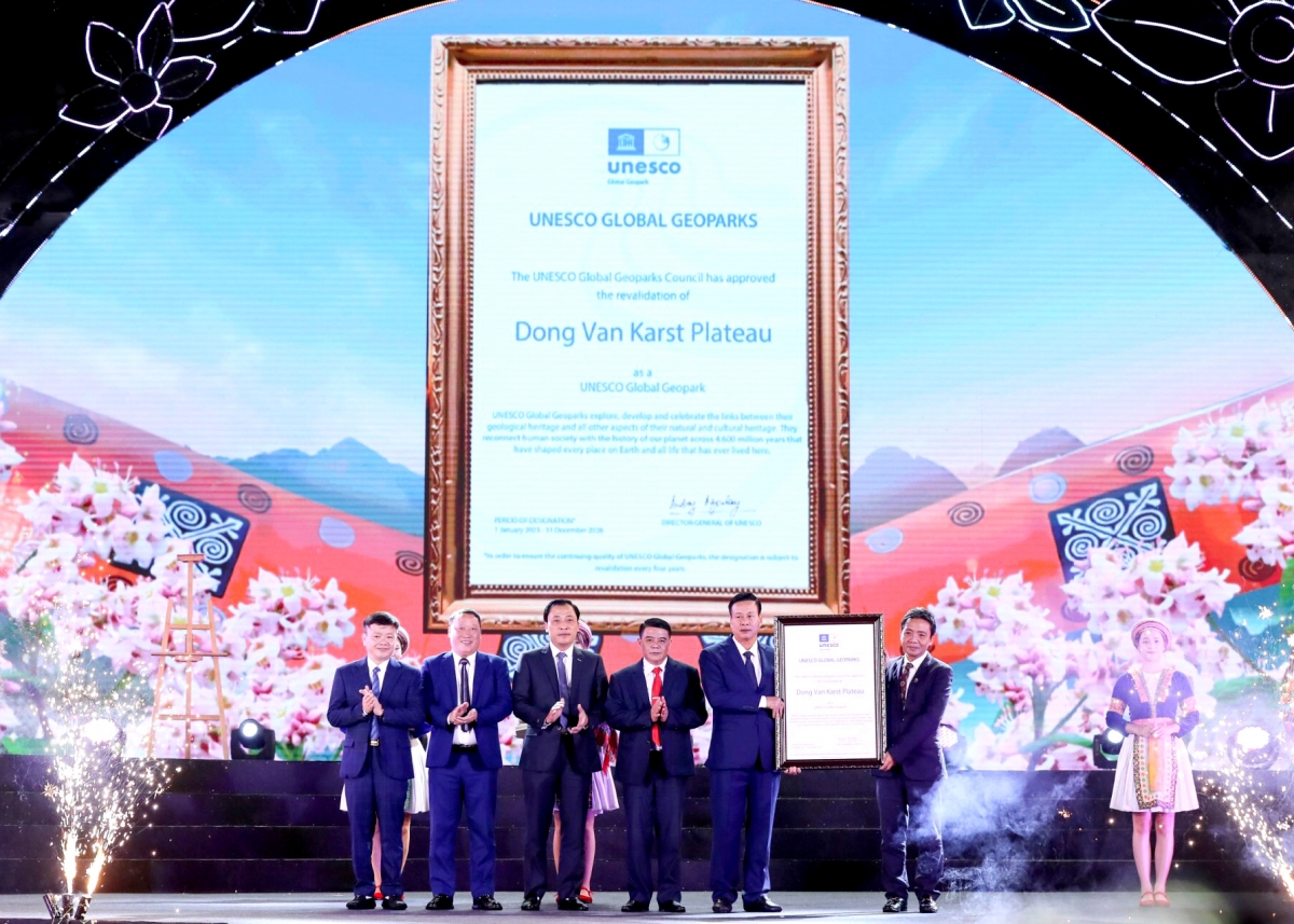 Lễ đón nhận danh hiệu Thành viên mạng lưới Công viên địa chất toàn cầu UNESCO Cao nguyên đá Đồng Văn lần thứ 3. Ảnh: Báo Hà Giang