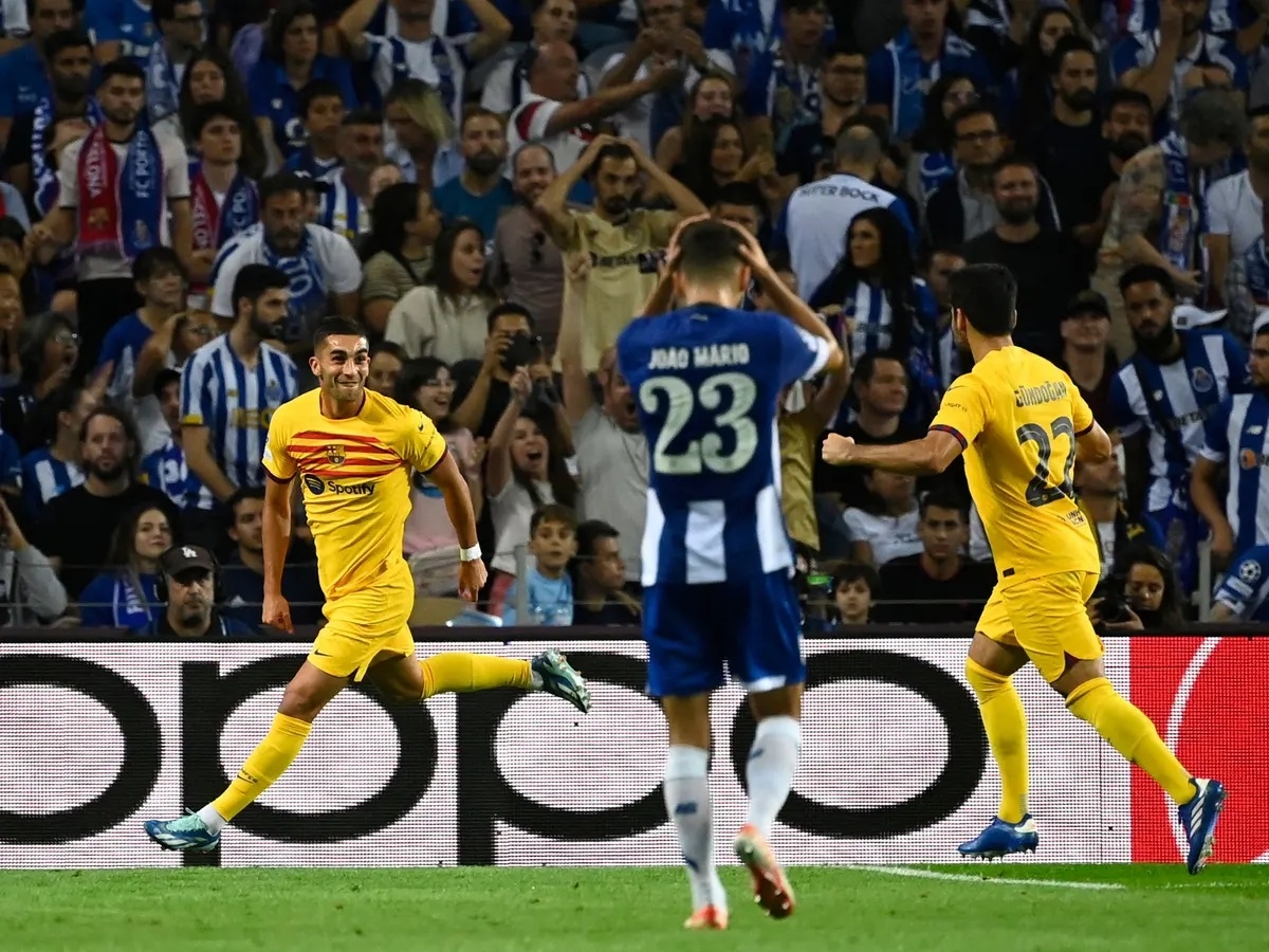 Ferran Torres ghi bàn duy nhất giúp Barca thắng tối thiểu Porto (ảnh: Miguel Riopa/AFP/Getty Images)