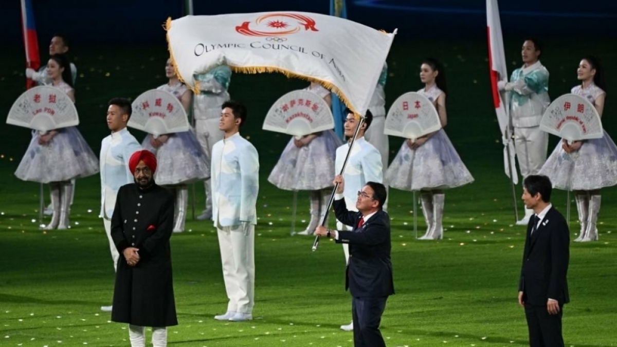 Cuối buổi lễ bế mạc là phần trao cờ đăng cai Asiad 20 cho đại diện Nhật Bản, nước chủ nhà tiếp theo của Á vận hội