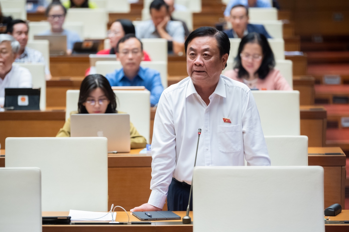Lắng nghe ý kiến của các đại biểu, Bộ trưởng Bộ Nông nghiệp và Phát triển nông thôn Nguyễn Minh Hoan cho rằng đề xuất về xem xét lại cơ chế ủy quyền, phân cấp, nhất là về nguồn vốn cho cấp huyện là một giải pháp khả thi