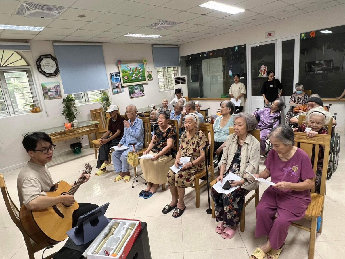 Một buổi học nhạc tại Trung tâm dưỡng lão Diên Hồng ( Ảnh: Trung tâm dưỡng lão Diên Hồng)