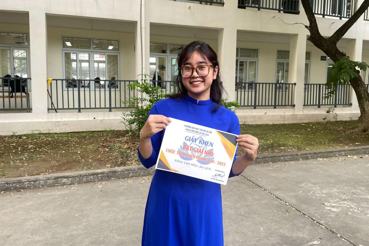 Nguyễn Phương Linh, sinh viên năm 4 của lớp Quản trị dịch vụ du lịch lữ hành D2020A, giành giải Nhì cuộc thi