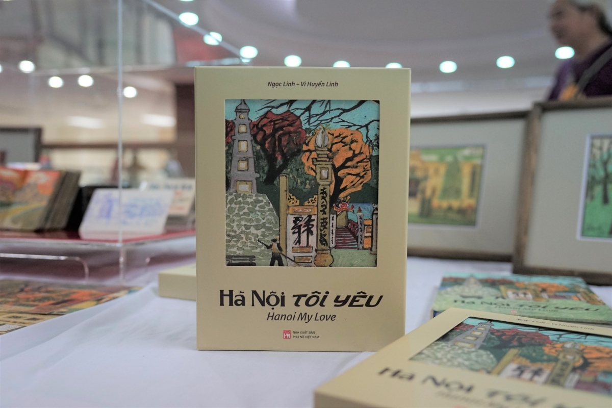 Rất nhiều ký ức, kỉ niệm về Hà Nội được họa sĩ Ngọc Linh gửi gắm vào cuốn sách tranh Hà Nội tôi yêu - Hanoi My Love. Ảnh: BTC