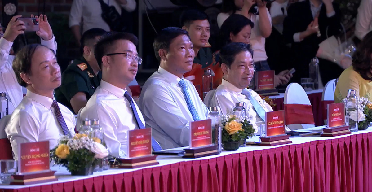 Lễ tuyên dương có sự tham dự của lãnh đạo các Bộ, ban, ngành Trung ương và TP Hà Nội