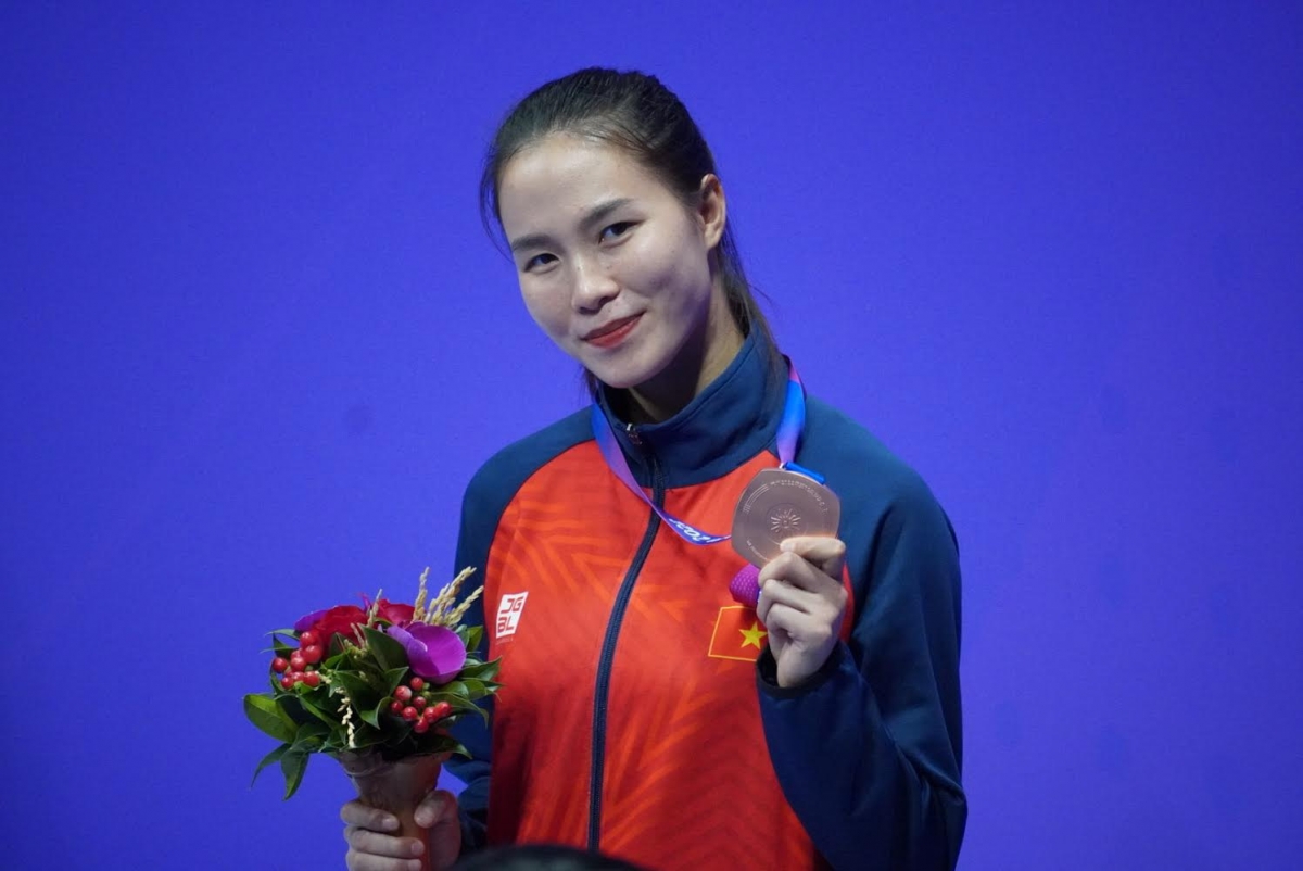 Nữ võ sĩ karate Đinh Thị Hương 