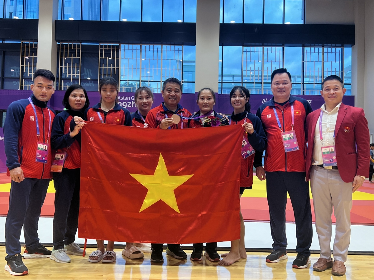 Đội tuyển Jujitsu Việt Nam chúc mừng Phùng Thị Huệ
