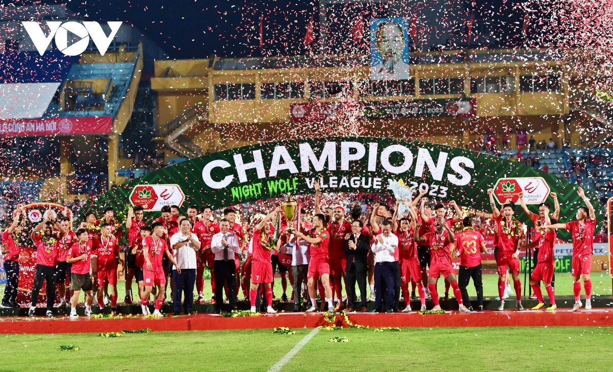 CLB CAHN giành chức vô địch ngay mùa đầu tiên trở lại đấu trường V.League