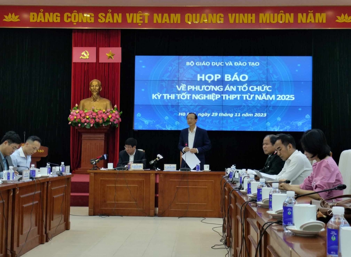 Thứ trưởng Bộ GD-ĐT Phạm Ngọc Thưởng chủ trì buổi họp báo công bố Phương án thi tốt nghiệp THPT từ năm 2025