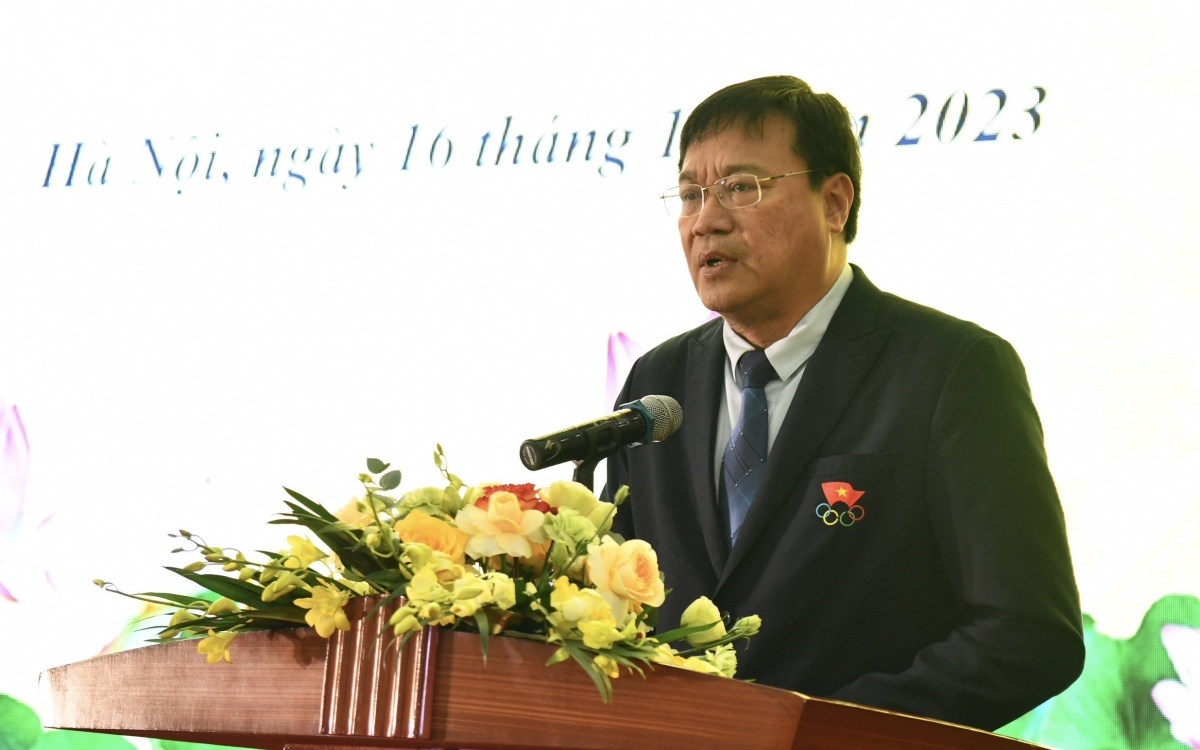 Cục trưởng Cục TDTT Đặng Hà Việt ghi nhận những đóng góp của Trung tâm