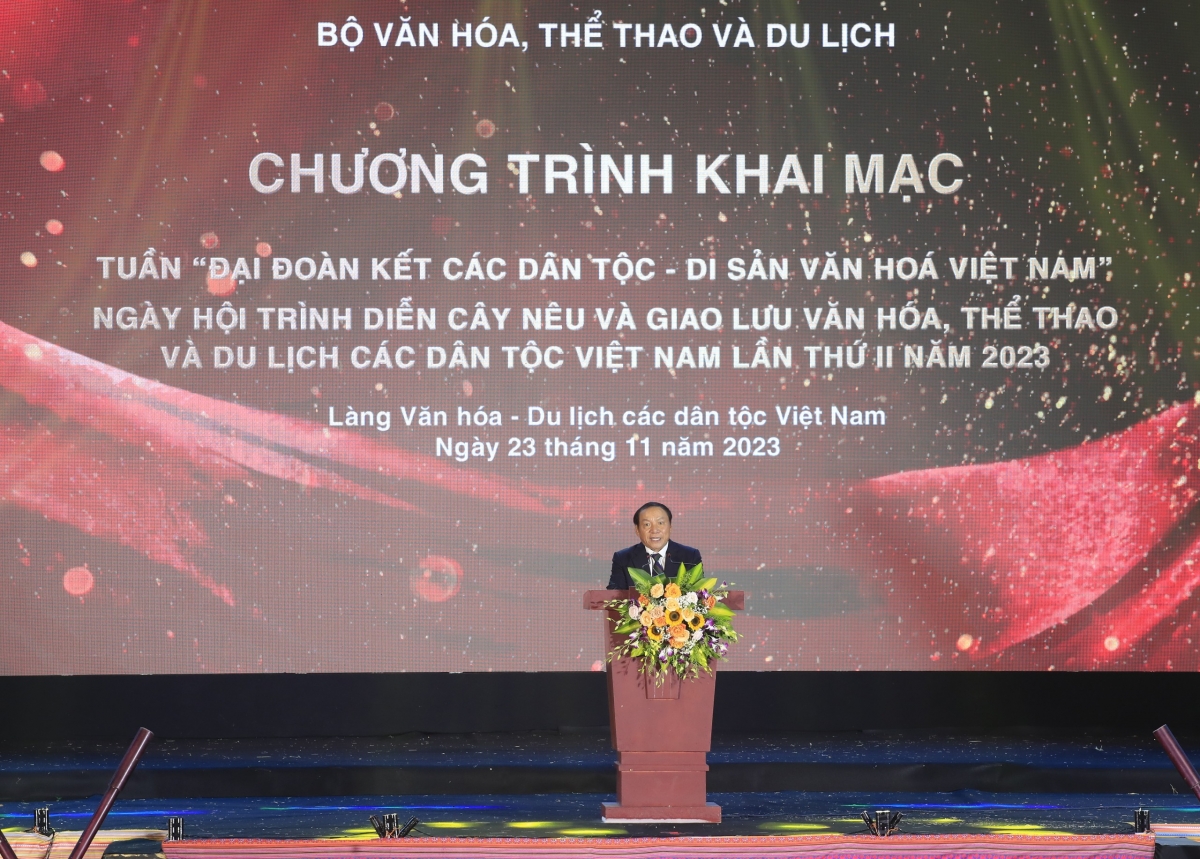Bộ trưởng Bộ VHTT&amp;DL Nguyễn Văn Hùng phát biểu tại lễ khai mạc tối 23/11/2023. Ảnh: Phạm Minh