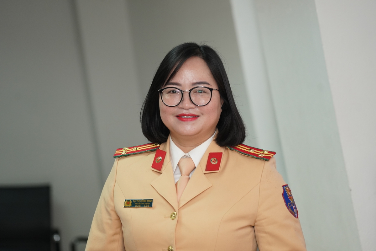 Thượng tá Tạ Thị Hồng Minh - Cục Cảnh sát Giao thông, Bộ Công an (Ảnh: NVCC)