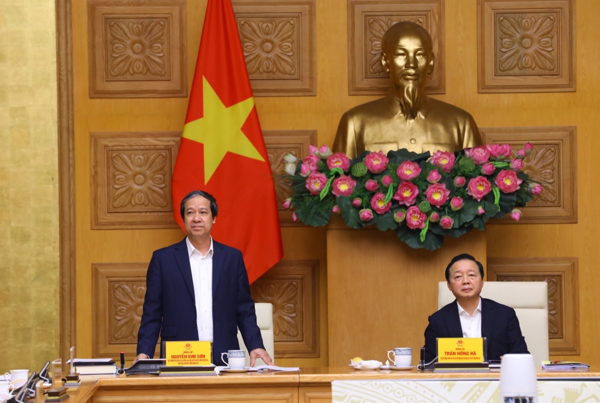 Bộ trưởng Bộ GD-ĐT Nguyễn Kim Sơn trao đổi, làm rõ phương án thi tốt nghiệp THPT từ năm 2025