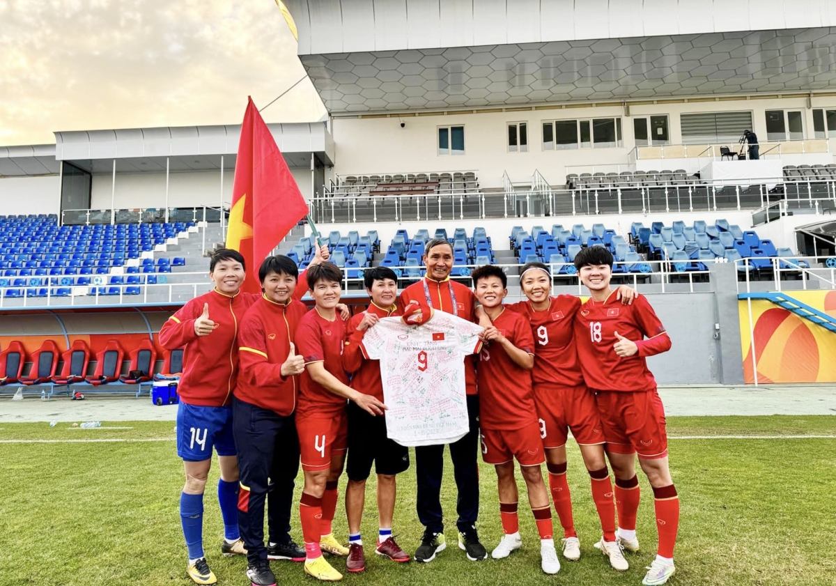 Trước khi chia tay sự nghiệp bóng đá, HLV 74 tuổi đã thực hiện được lời hứa của mình, đó là đưa bóng đá nữ Việt Nam đặt chân tới sân chơi World Cup