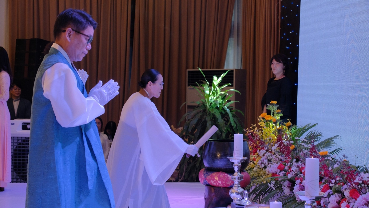 Đại diện Phật giáo viên Hàn Quốc tại Hà Nội tại lễ ra mắt, lễ Phụng phật