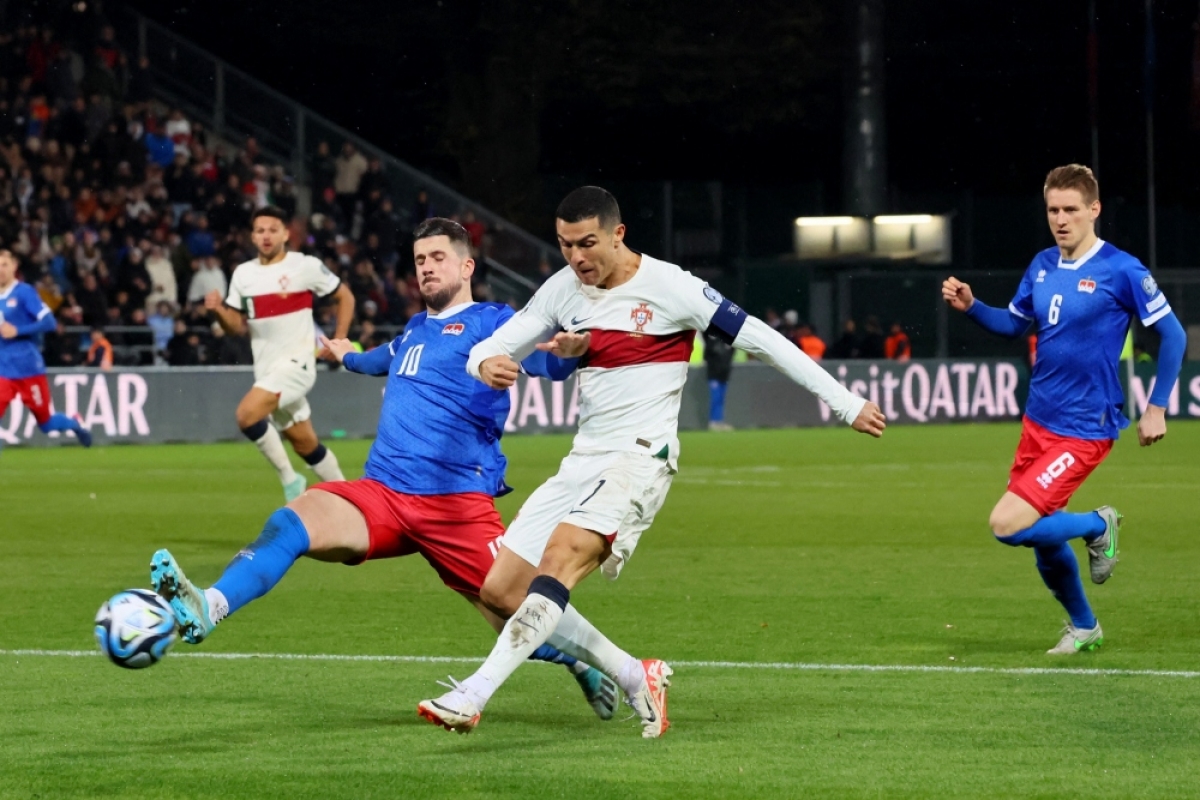 Liechtenstein 0-2 Bồ Đào Nha
